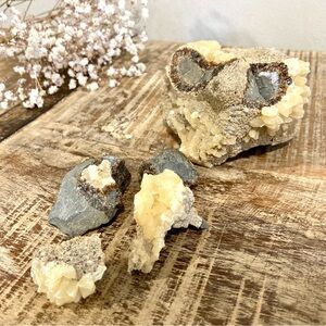 5 Pieces Rock with Crystals on Outside